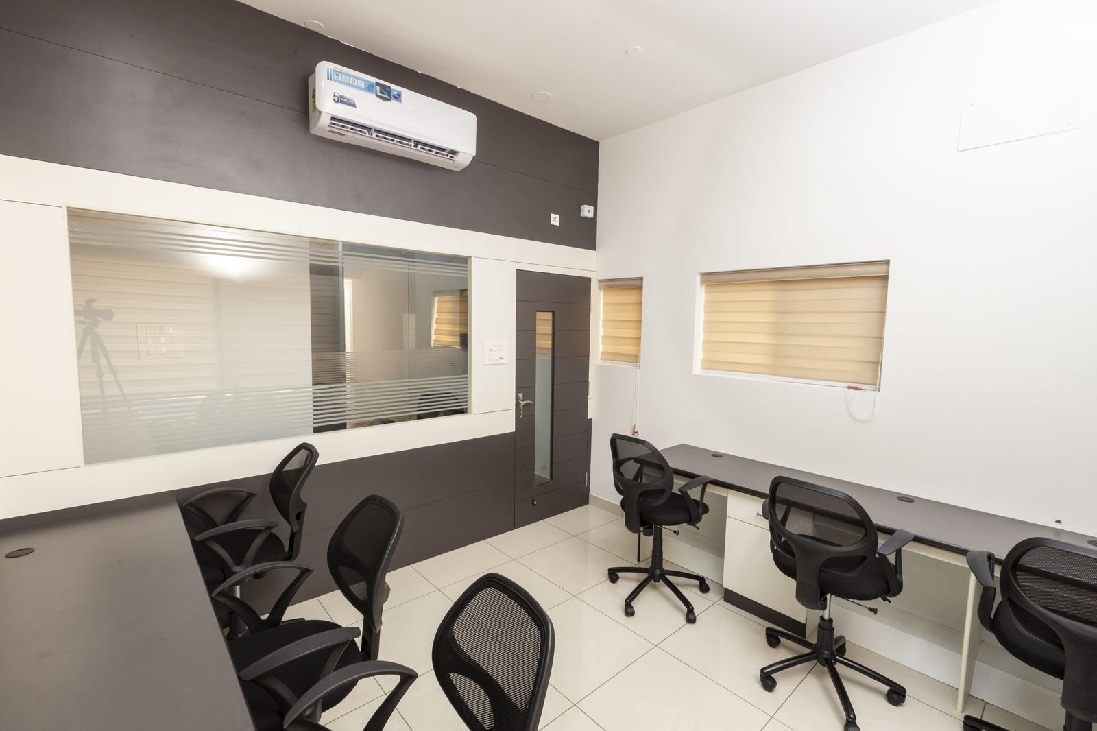 Team cabin with workstations